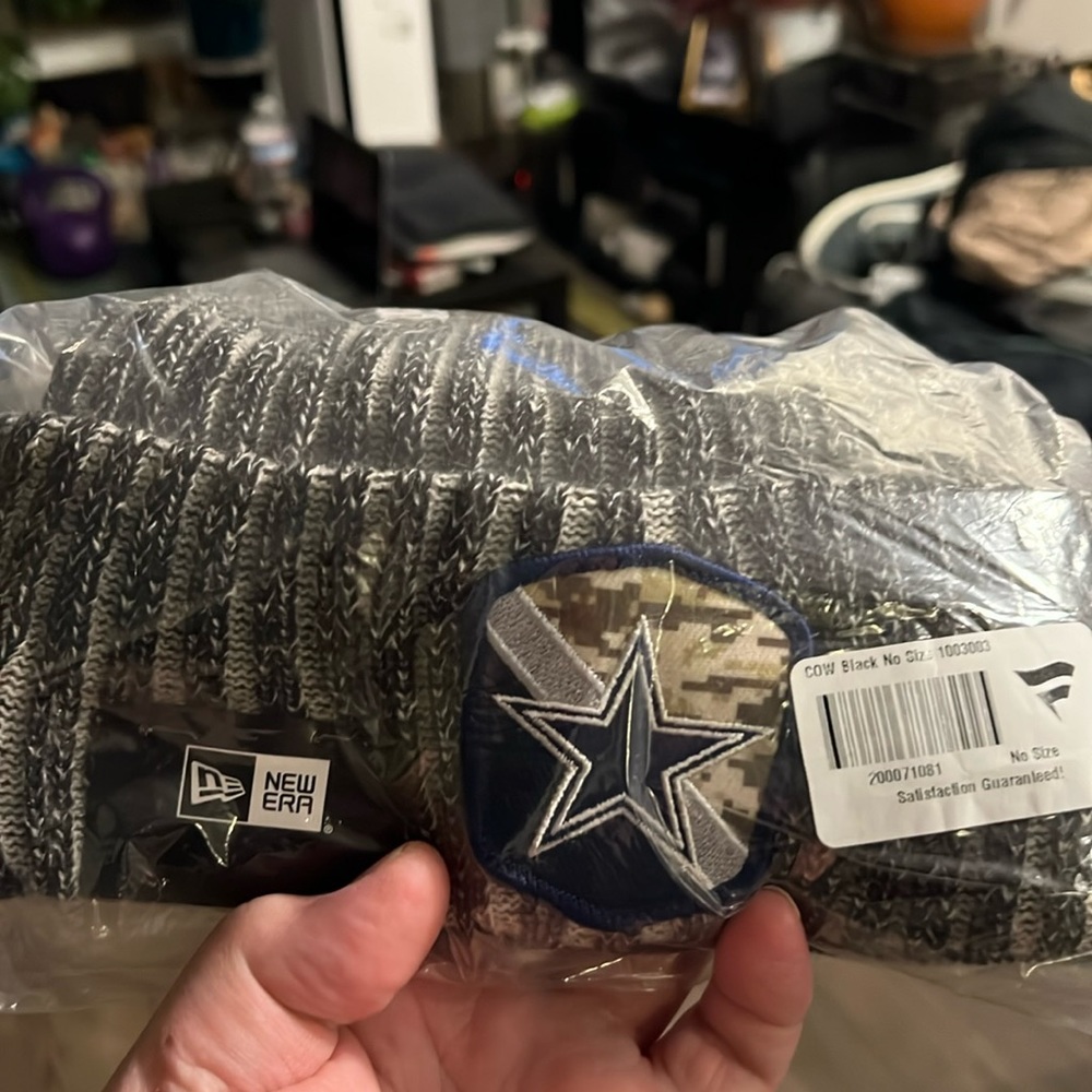 New Era Dallas Cowboys beanie NWT. In bag never opened.